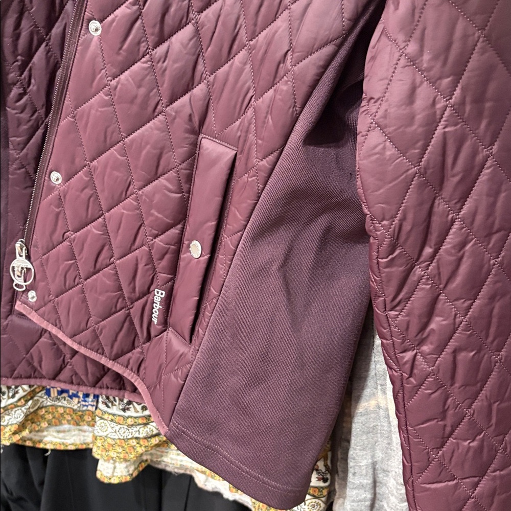 Barbour burgundy quilted women's jacket. - Picture 8 of 10